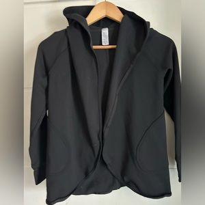 IVIVVA girls size 7 black wrap sweatshirt with hood